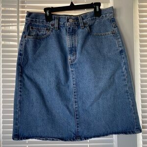 Levi’s Red Tab Vtg Y2K Light Wash Knee Denim Jean Slit Skirt Mom Style Classic 8